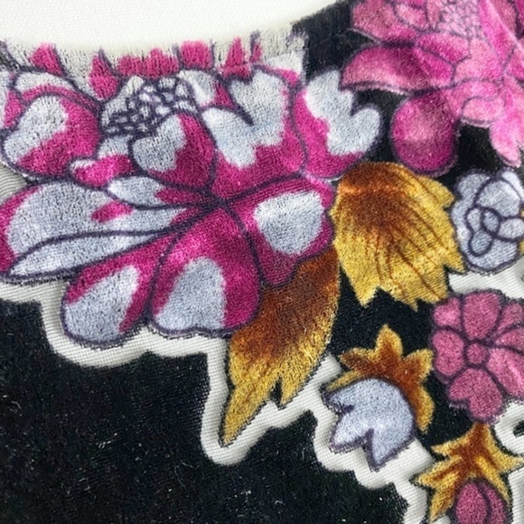 W5 Boho Velvet Floral Top w/ Ruffled Long Sleeves - Picture 3 of 8